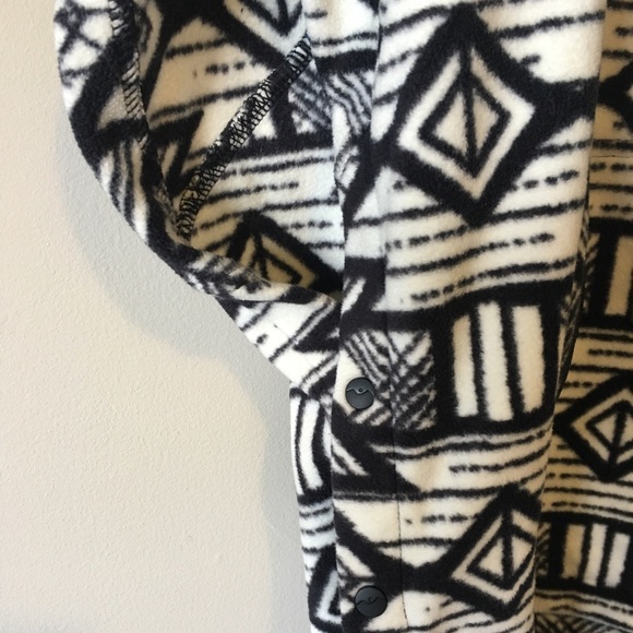 KAVU Woman’s Overlook Pullover Fleece Poncho - Picture 5 of 6